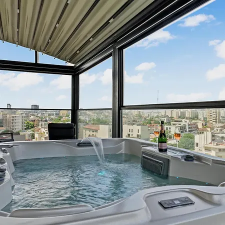 Lägenhet Crown Penthouse - Luxurious, & Vista Bukarest