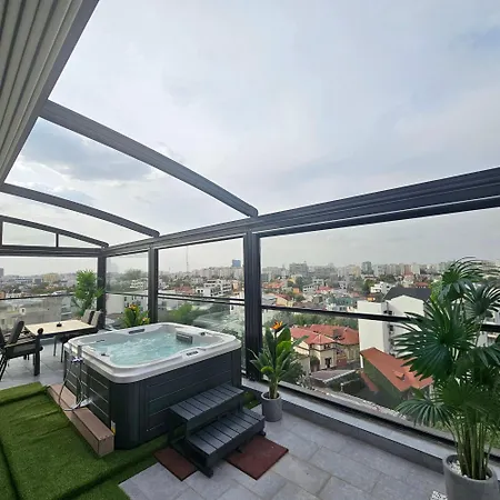 Crown Penthouse - Luxurious, & Vista Appartement Bucarest