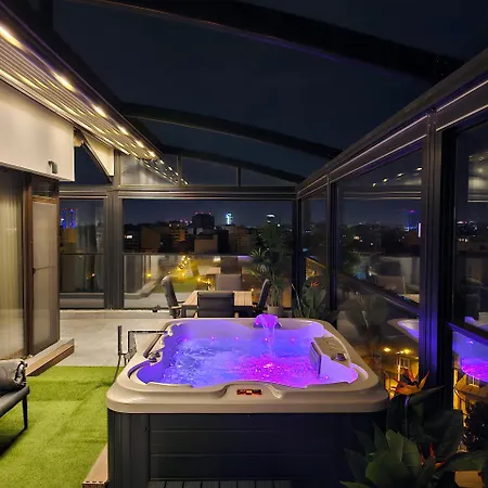 Crown Penthouse - Luxurious, & Vista Appartement Bucarest
