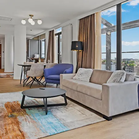 Crown Penthouse - Luxurious, & Vista
